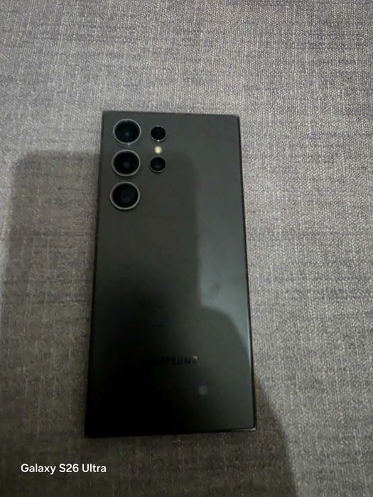 Samsung Galaxy S24 Ultra em excelente condições.