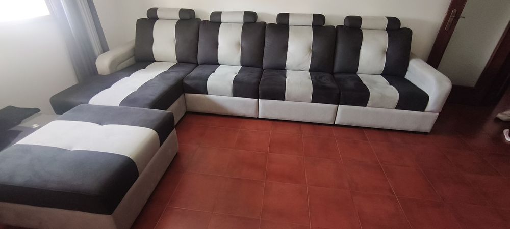 Sofá com chaise longue + puff