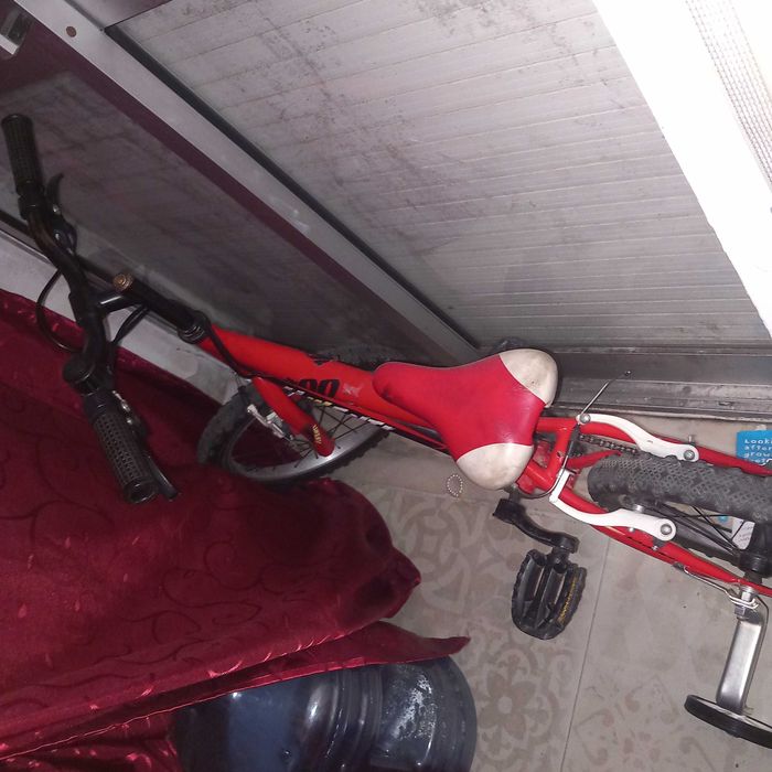 Bicicleta de criança vendo ou troco