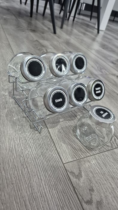 Stojak ze słoiczkami naklejki nowoczesny 7 słoików na przyprawy