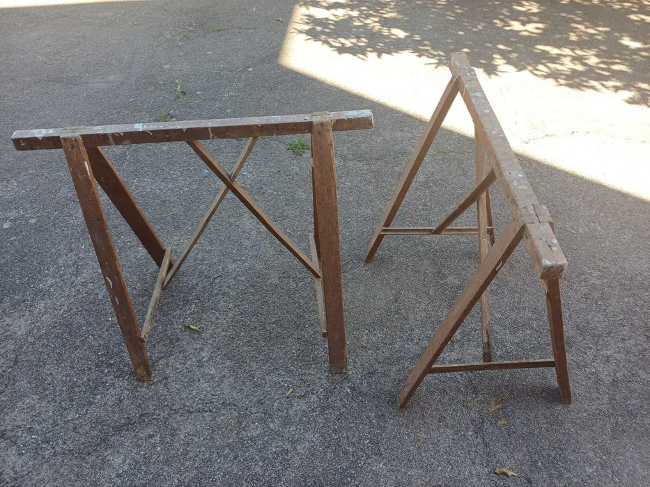 Conjunto de 4 cavaletes, em maneira, antigos