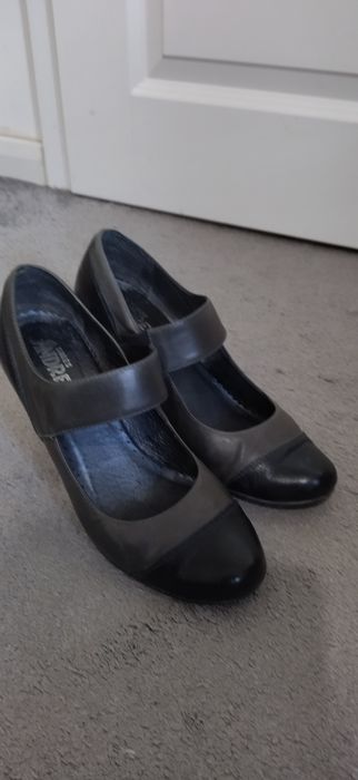 Buty rozm. 39 na wysokim obcasie, skórzane