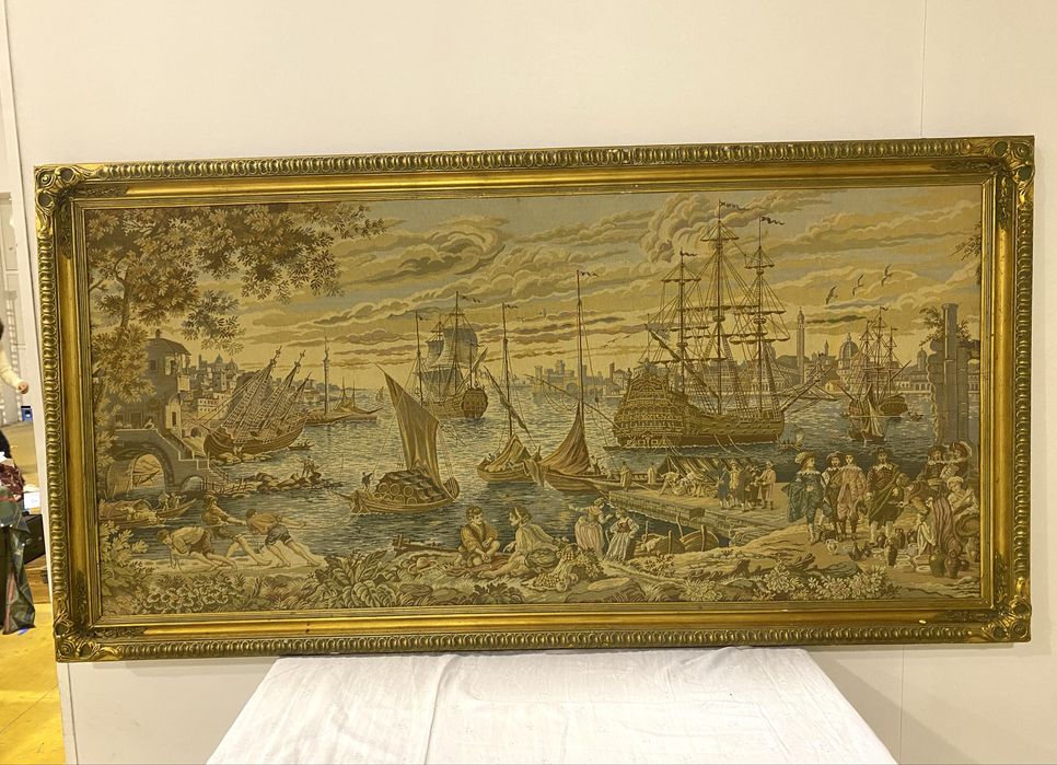 Grande Tapeçaria Com Moldura Dourada 220cm
