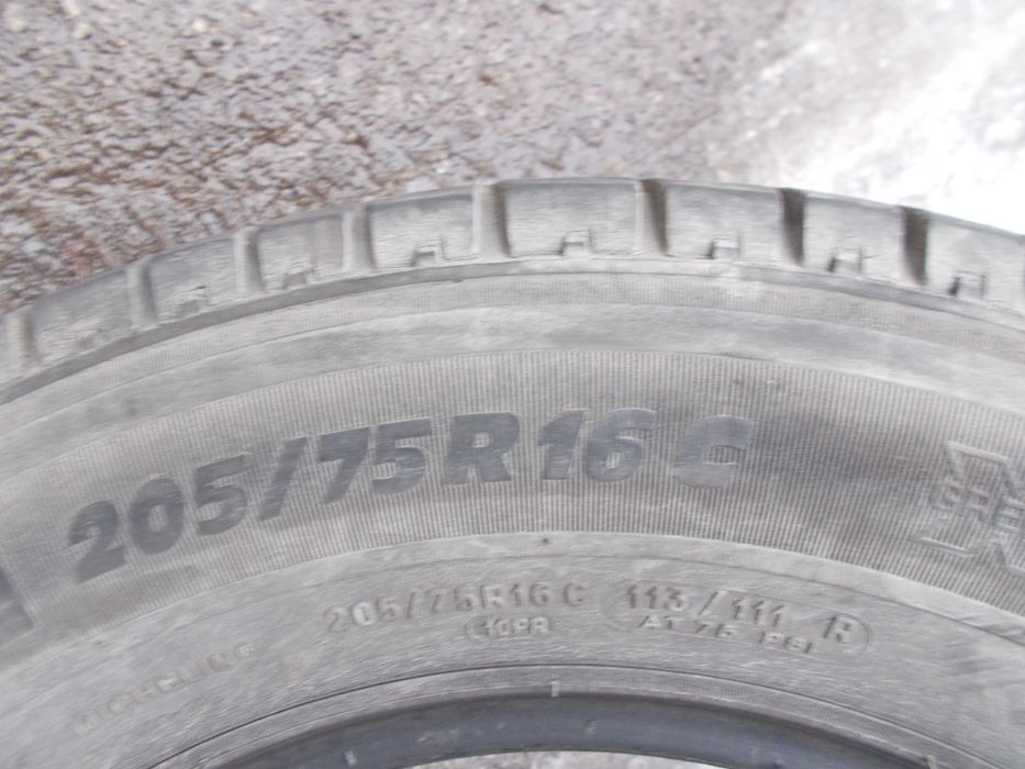 Opony,      Michelin,    205 / 75 / 16 c.     2 sztuki.