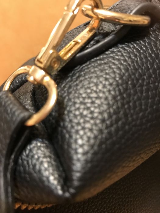 Torebka listonoszka Guess pojemna