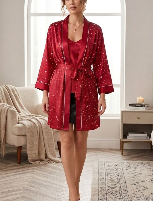 Satynowy szlafrok kimono w gwiazdy i księżyce czerwony L