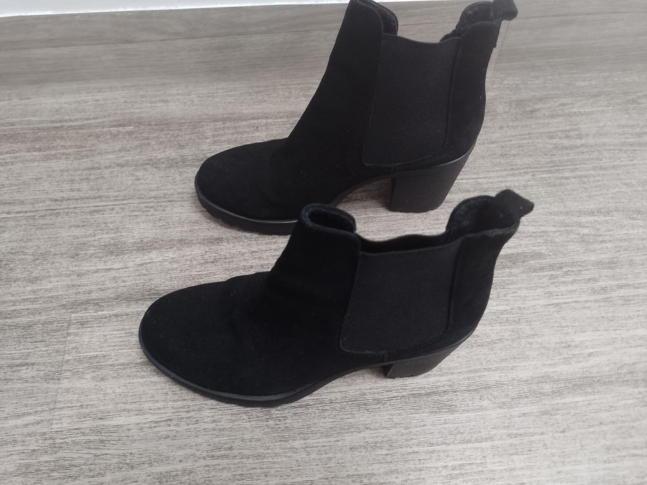 Sprzedam damskie buty rozmiar 37.