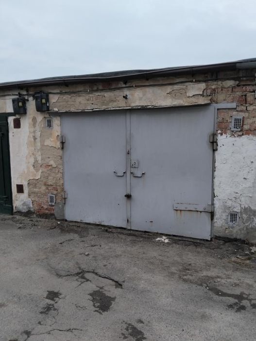 Гаражні ворота