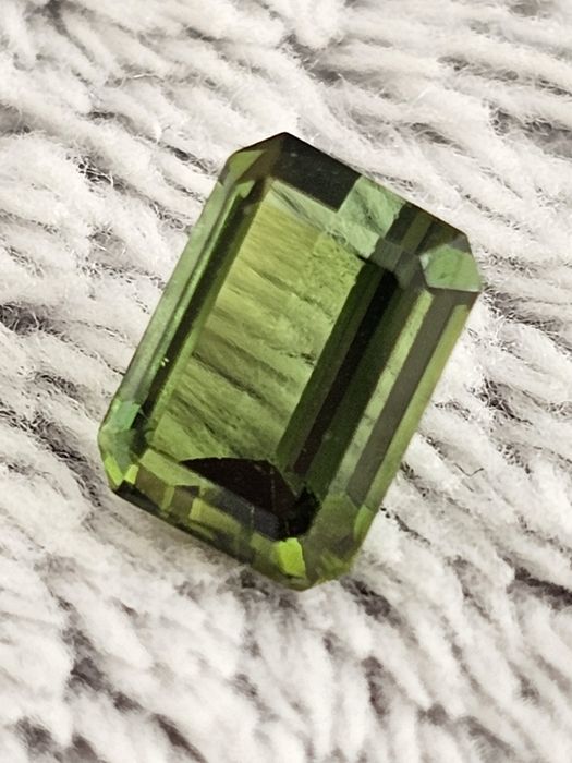 Sprzedam wyjątkowy, naturalny zielony turmalin (verdelit) – prawdziwy