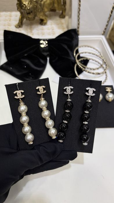 CHANEL® Luksusowe perły CC® kolczyki ekskluzywna biżuteria