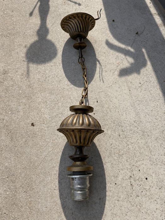 Stara lampa vintage – mosiądz, patyna, element lampy retro