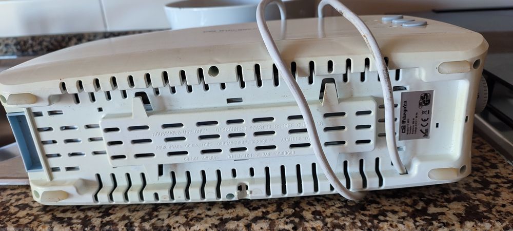 Torradeira Orbegozo – funcional, pronta a usar