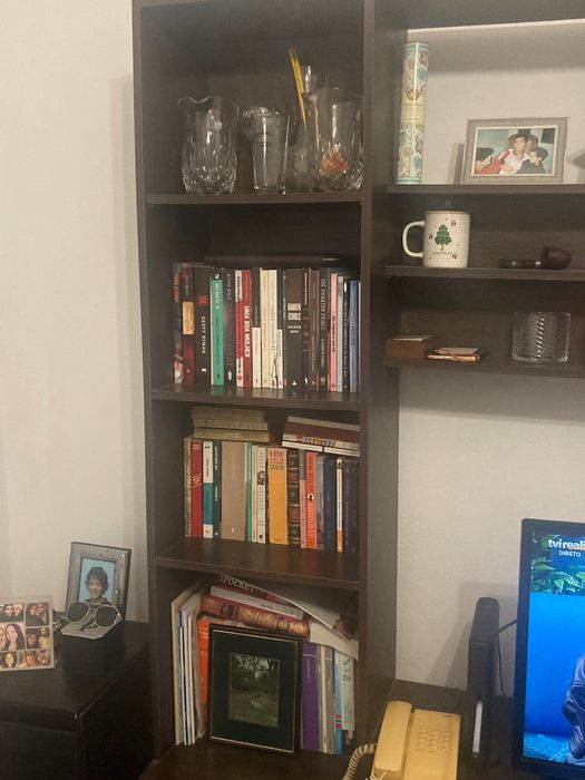 Móvel e mesa de sala