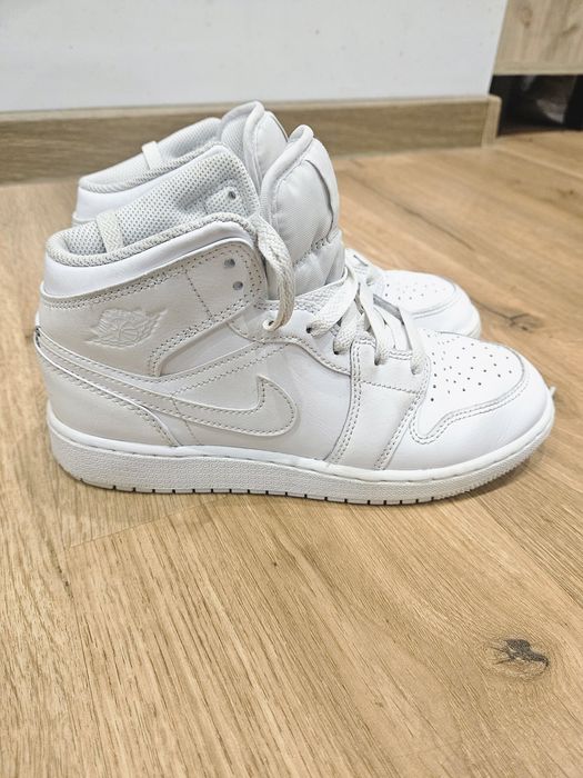 Кросівки дитячіі Air Jordan 37р натуральна шкіра