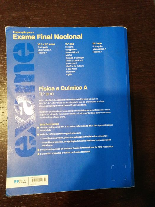 Livro exame Fisica e química 11