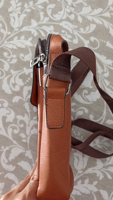 Bolsa unisex pequena em bom estado