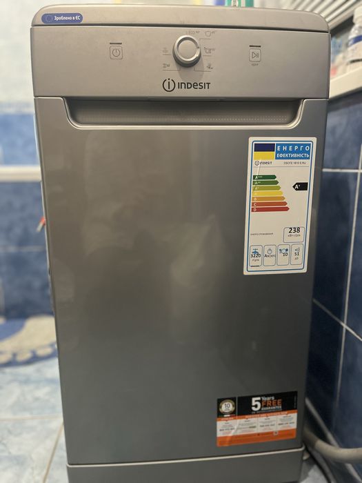 Посудомийна машина окремостояча Indesit DSCFE1B10SRU