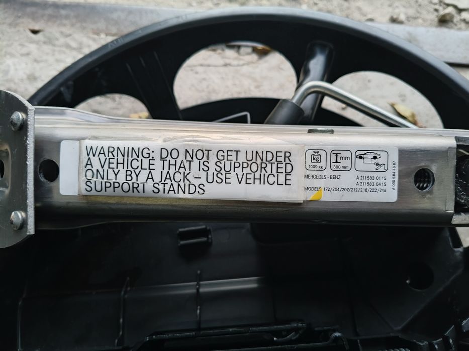 Вкладиш колеса запасного домкрат донкрат MERCEDES A2128980914