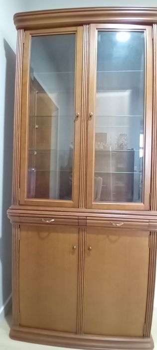 Vitrine em cerejeira