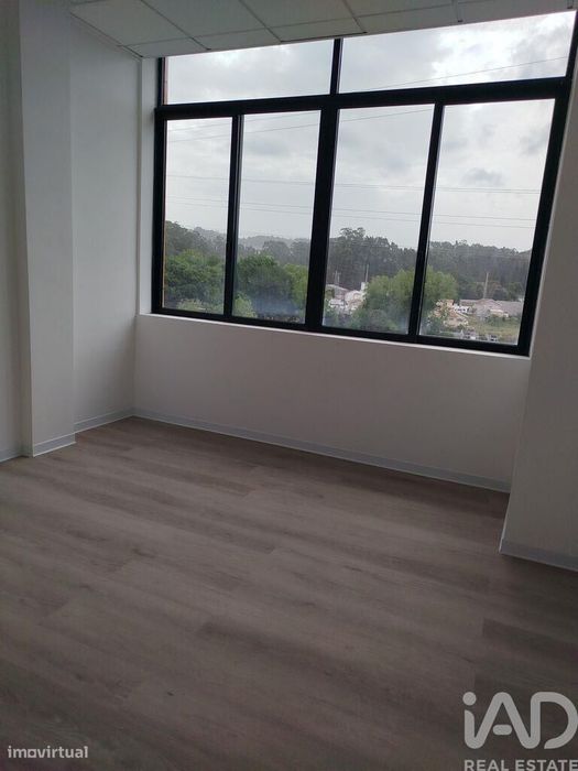 Loja / Estabelecimento Comercial em Gulpilhares E Valadares de 14,00 m