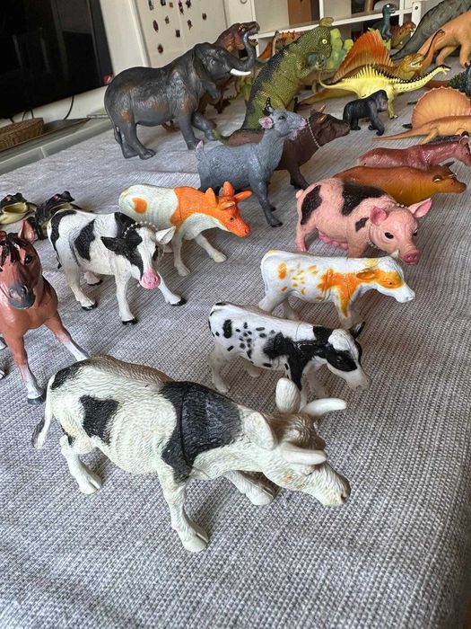 Lote de Brinquedos: 45 Dinossauros e Animais da Quinta + Oferta