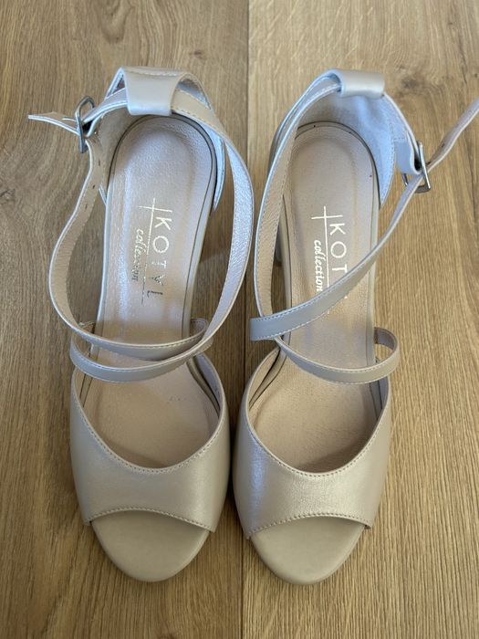 Sandały kotyl nowe beżowe 36