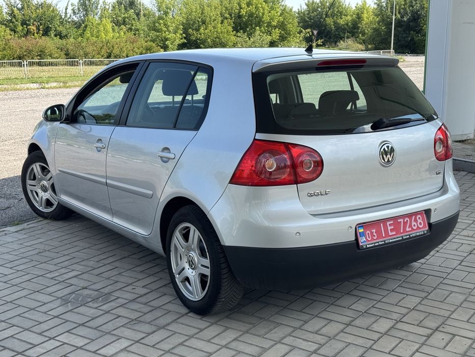 Свіжопригнанний VW GOLF 5 1.6 MPI з Німеччини