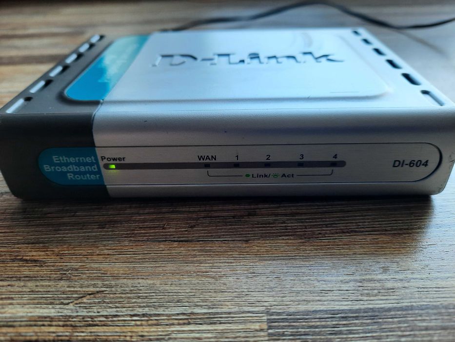 Router D-Link DI-604 - tania okazja za solidny sprzęt z zasilaczem