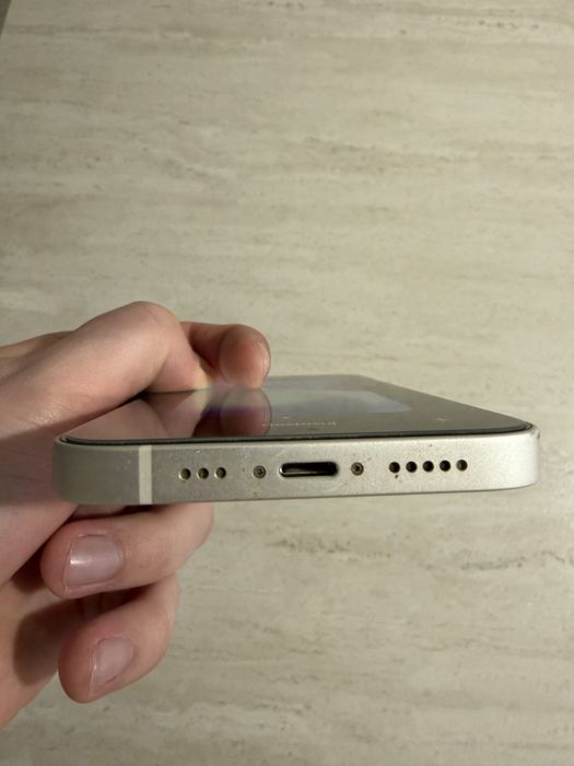 iPhone 13 128GB Biały