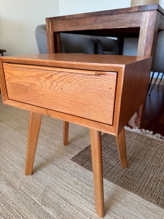 Mesa de cabeceira/noite em madeira de carvalho maciça