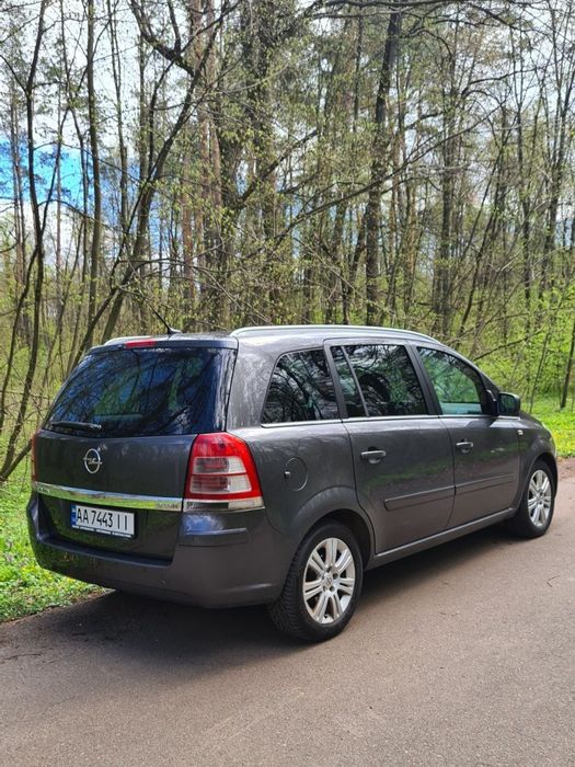 Opel Zafira b 1.9  150к.с. дизель 2010р