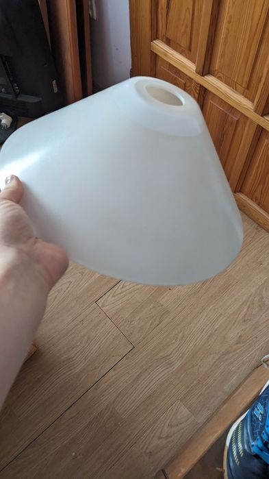 Ubrania wieszaki klosz na żyrandol