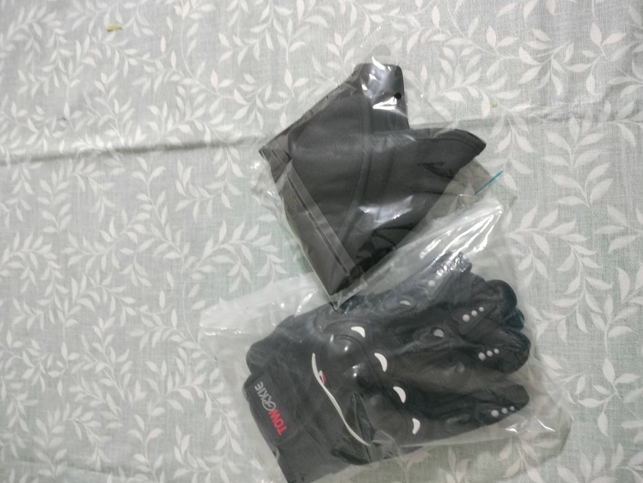 Luvas com proteção (Novas com oferta)