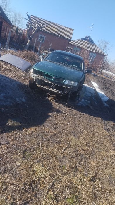 Продам по запчастинах Міцубісі карізма 1.6 1998 рік дорестайлінг