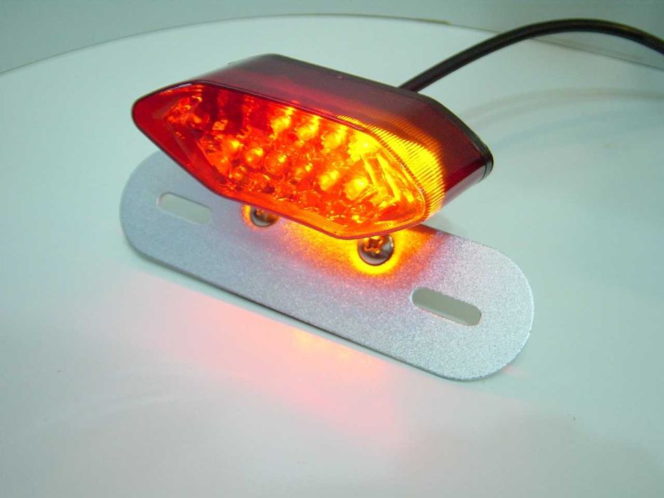 Farolins traseiros LED com piscas integrados