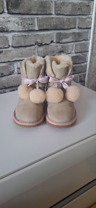Продам фірмові бомбезні уггі ugg