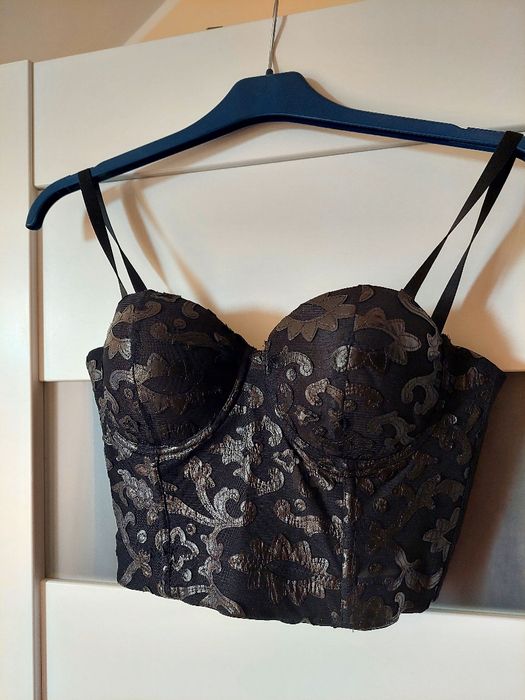 Czarna usztywniana braletka