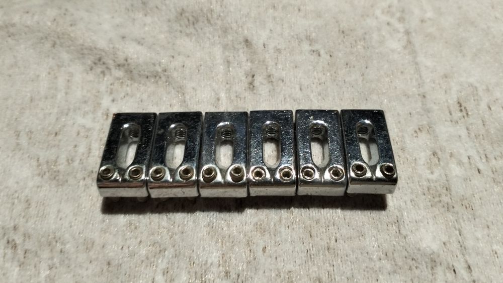 Assessórios variados de guitarra elétrica  e outros