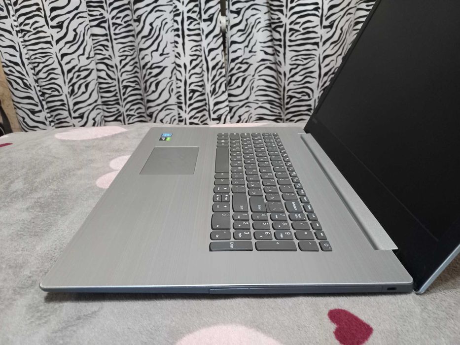 Игровой Видео GTX 1050 (4 ГБ)  / 12 ГБ DDR4 / БОЛЬШОЙ  Lenovo 17