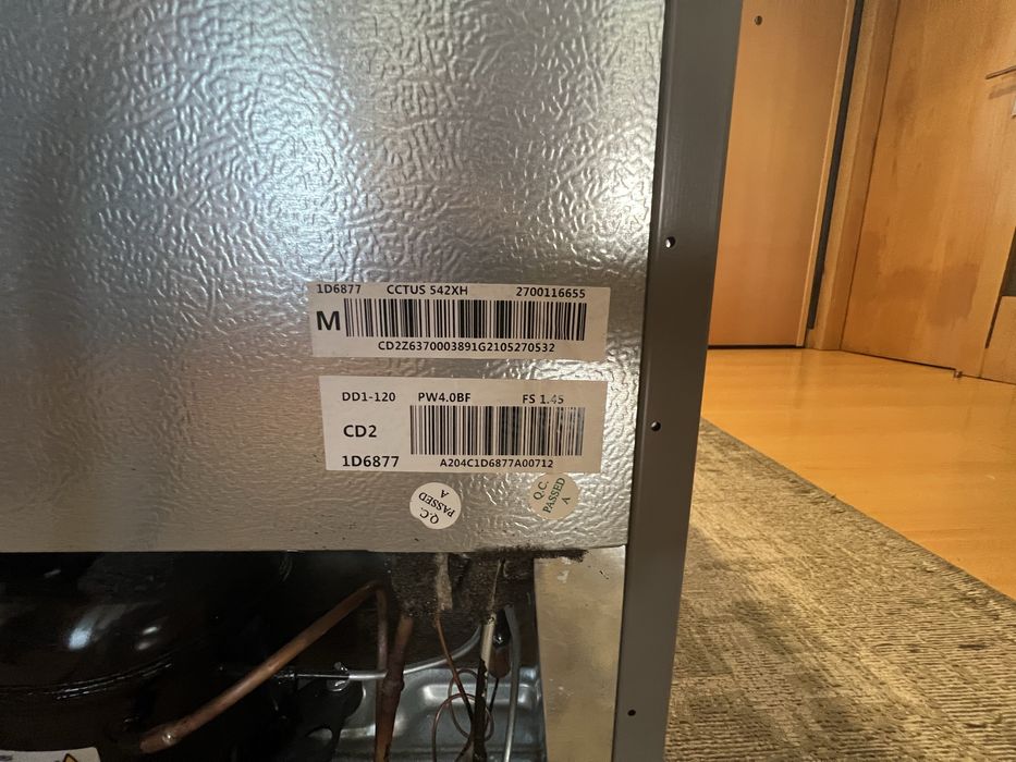 Arca vertical Candy CCTUS542XH com avaria