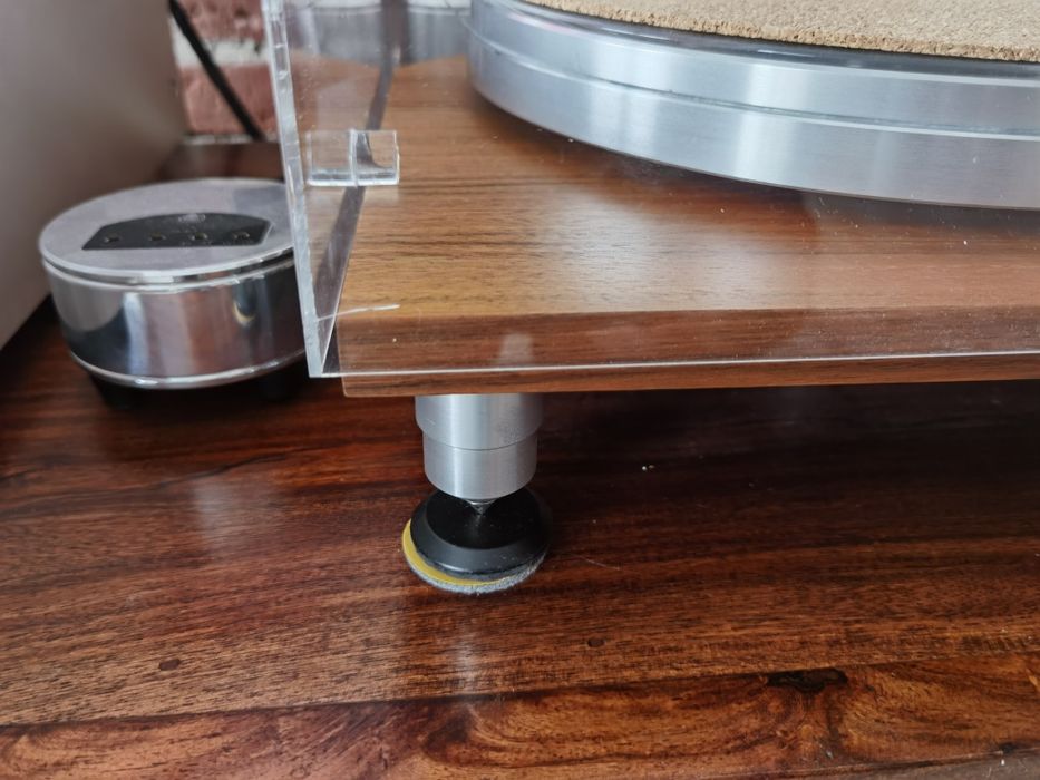 Gramofon Acoustic solid z ramieniem jelco  sa 750 db