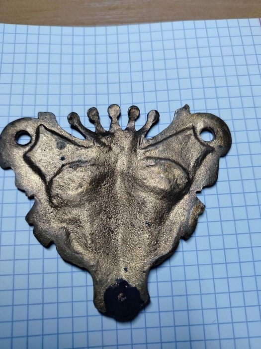 Корона над щитом накладка герб релігійні.