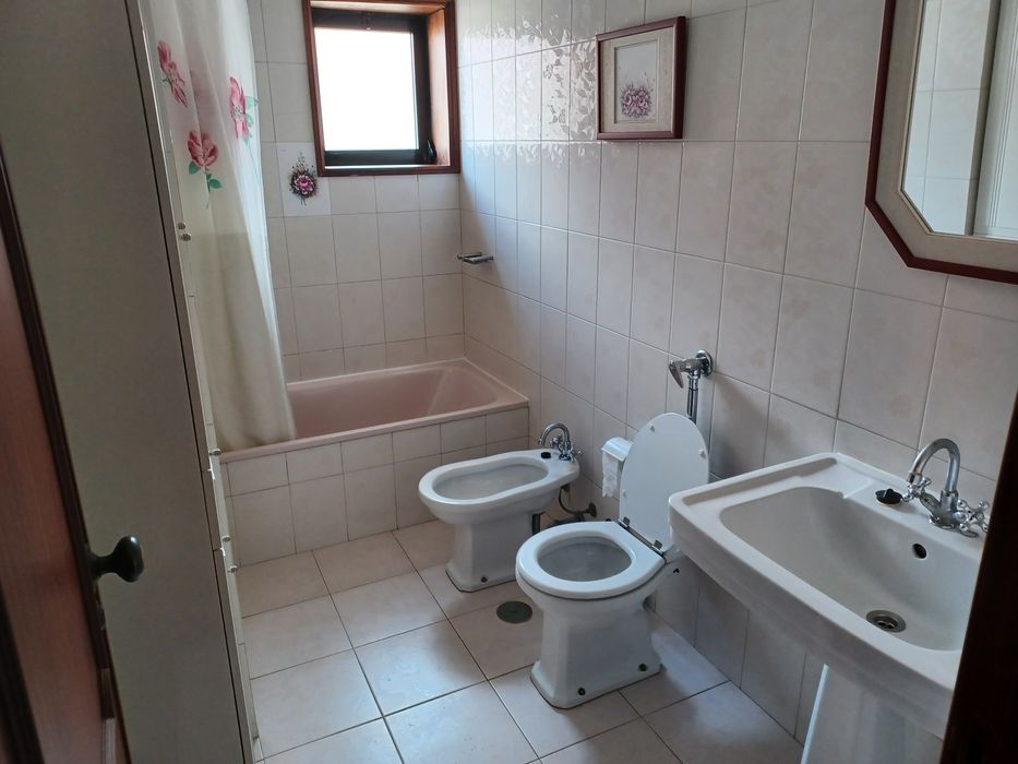Alugo quarto individual a estudante - Aveiro