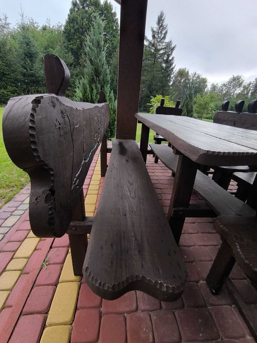 Meble ogrodowe z litego drewna