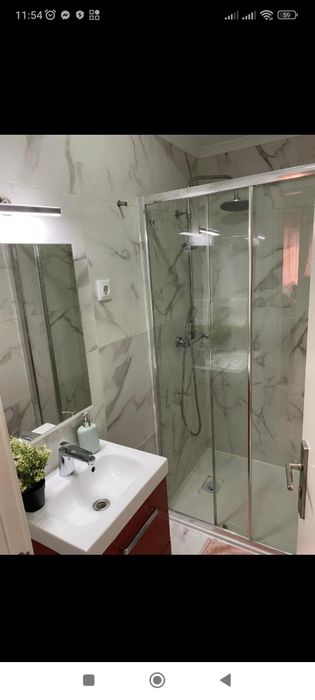 Quartos para Arrendamento mensal.Junto ao Metro S. Ovídio. Estudantes ou casais  com emprego estável.