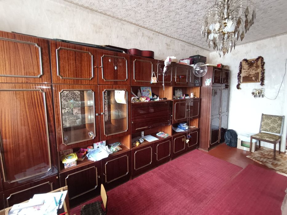 Продам 3 -х комнатную квартиру на Ласточке в самом центре.