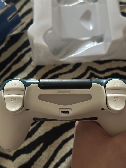 Геймпад Dualshock 4