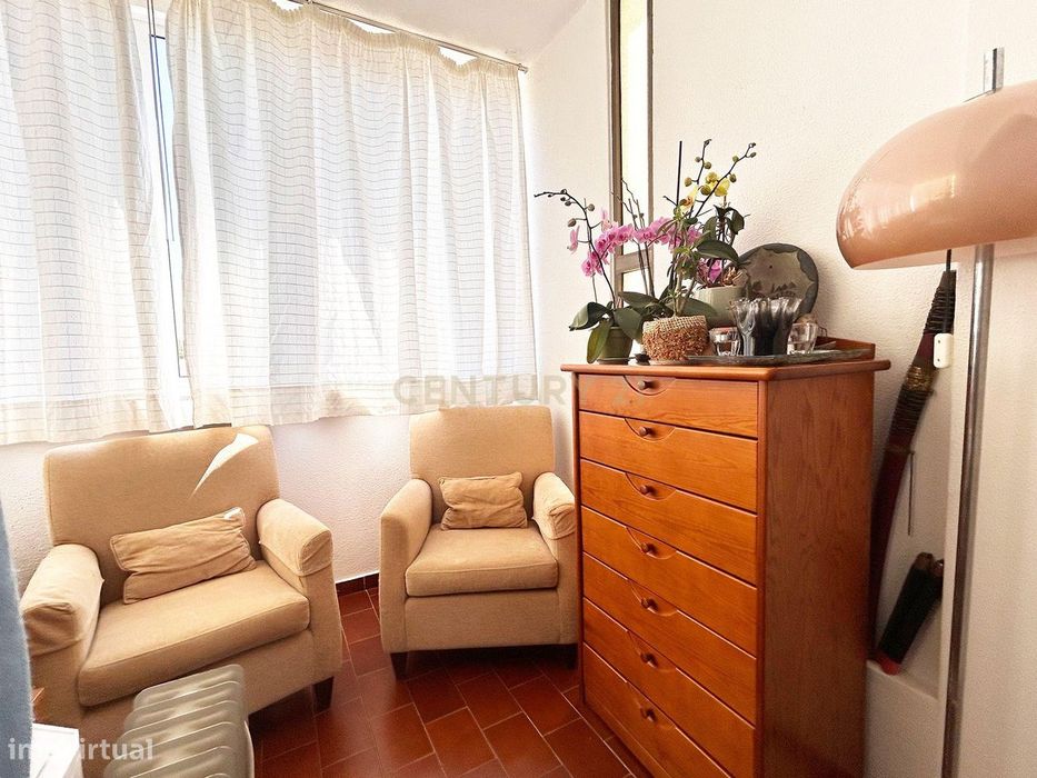 Apartamento T1 com varandas e vista mar no Parque das Amendoeiras — Vi