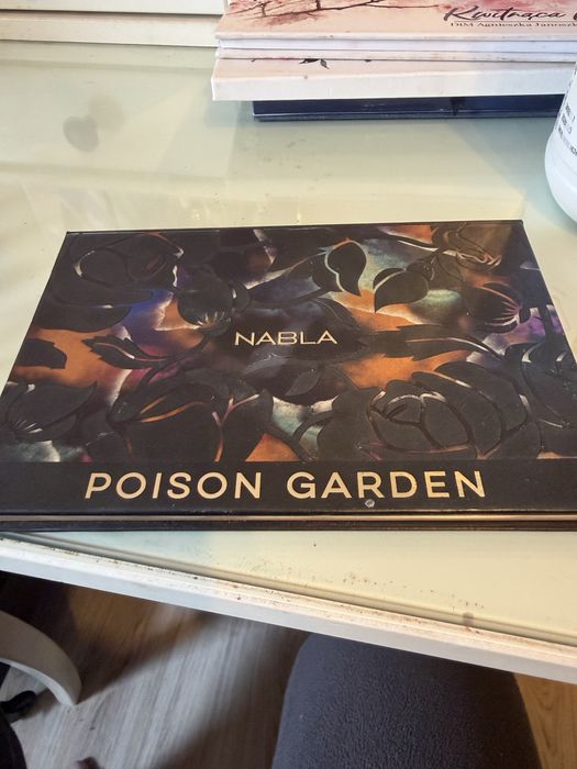 Paleta cieni Nabla Poison Garde