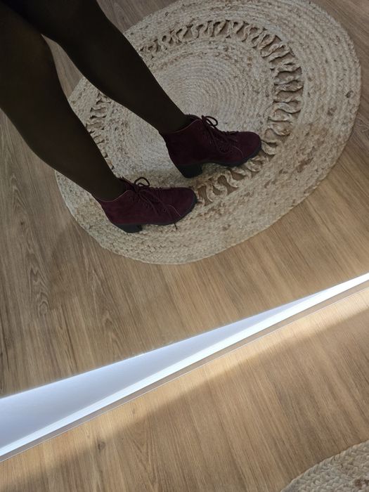 Botki koloru  bordo